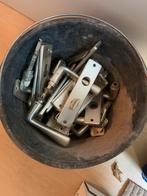Partij deurklinken, schilden, scharnieren, Doe-het-zelf en Verbouw, Hang- en Sluitwerk, Ophalen, Zo goed als nieuw, Overige materialen