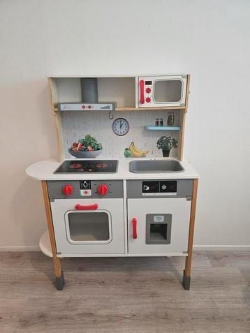 Houten speelkeuken beschikbaar voor biedingen