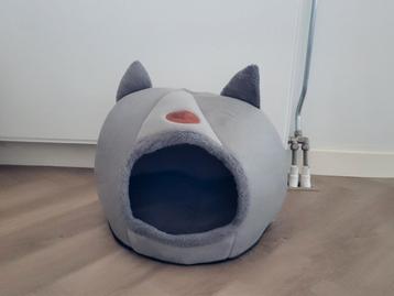 Kattenhuisje beschikbaar voor biedingen