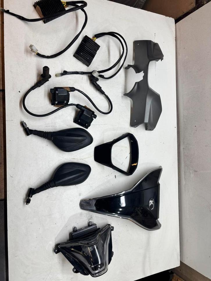 Veel onderdelen Kymco New People S 2020 brom, Fietsen en Brommers, Brommeronderdelen | Scooters, Gebruikt, Kymco, Kap, Ophalen of Verzenden