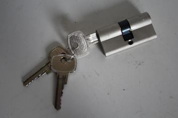 cilinderslot 6 cm beschikbaar voor biedingen