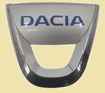 Dacia en Sandero embleem. € 15,00 beschikbaar voor biedingen