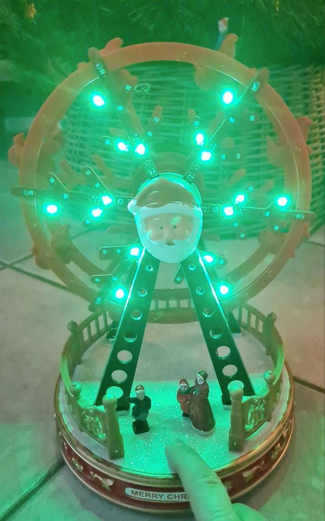 Reuzenrad draait rond  met verlichting en muziek, Diversen, Kerst, Ophalen