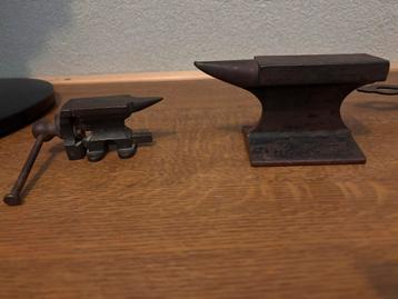 Aambeelden - Vintage Decoratie beschikbaar voor biedingen
