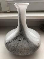 Richartz Art Collection glzen vaas wit - grijs gesigneerd, Wit, Ophalen of Verzenden, Minder dan 50 cm, Glas