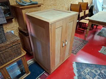 Multifunctioneel houten kastje kast met leuke handgrepen Zie beschikbaar voor biedingen