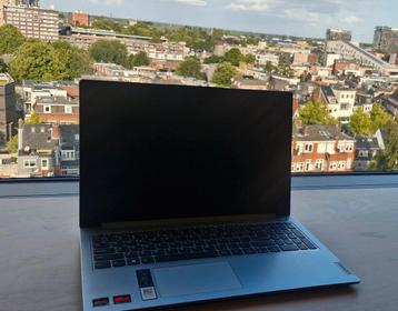 Lenovo Ideapad 1 Ryzen 3 Windows 11 laptop met Office 2024 beschikbaar voor biedingen