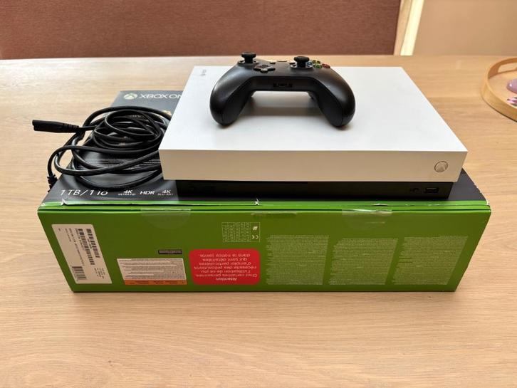 Xbox One X 1TB | Inclusief controller + HDMI | 4K HDR, Spelcomputers en Games, Spelcomputers | Xbox One, Gebruikt, Xbox One X