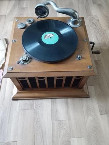 antieke Belgische grammofoon Chantal 30 er jaren  beschikbaar voor biedingen