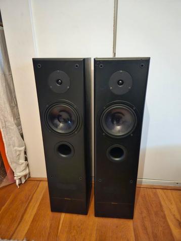 2 hoge speakers