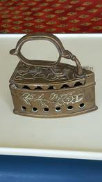 koper/brons strijkijzer , bel en vijzel., Ophalen of Verzenden