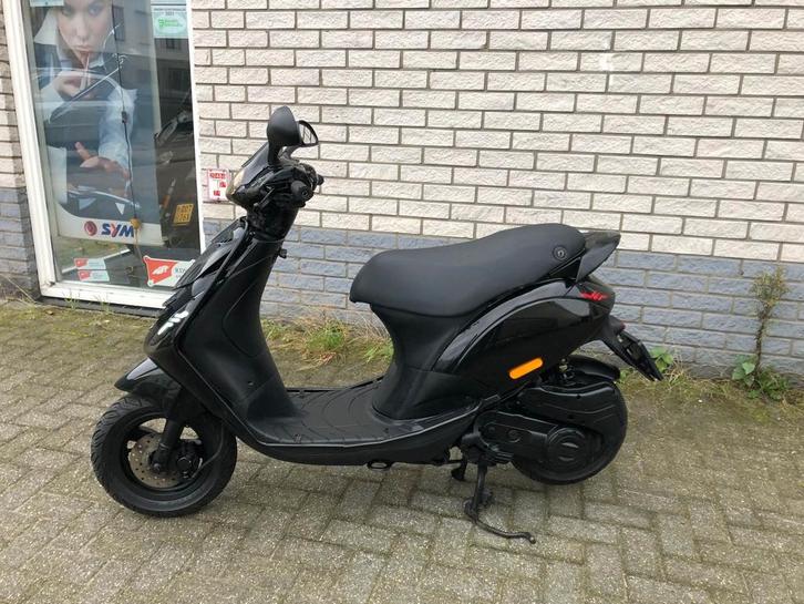 KERSTKRAKER:PIAGGIO ZIP SP 45KM FORCED CARBON MALOSSI 2021, Fietsen en Brommers, Brommers | Tuning en Styling