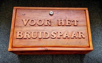 Te huur: houten vintage brievenbuskist beschikbaar voor biedingen