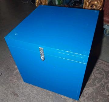 Set van 2 afsluitbare kisten, professioneel gemaakt 50x50x50 beschikbaar voor biedingen