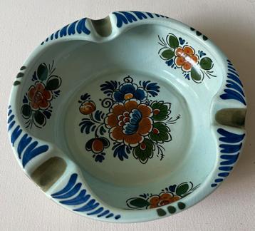 Polychroom Delfts aardewerk Porcelyne Fles beschikbaar voor biedingen
