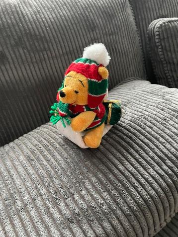 Zeldzame Disney knuffel van Winnie the Pooh de Poeh op slee beschikbaar voor biedingen