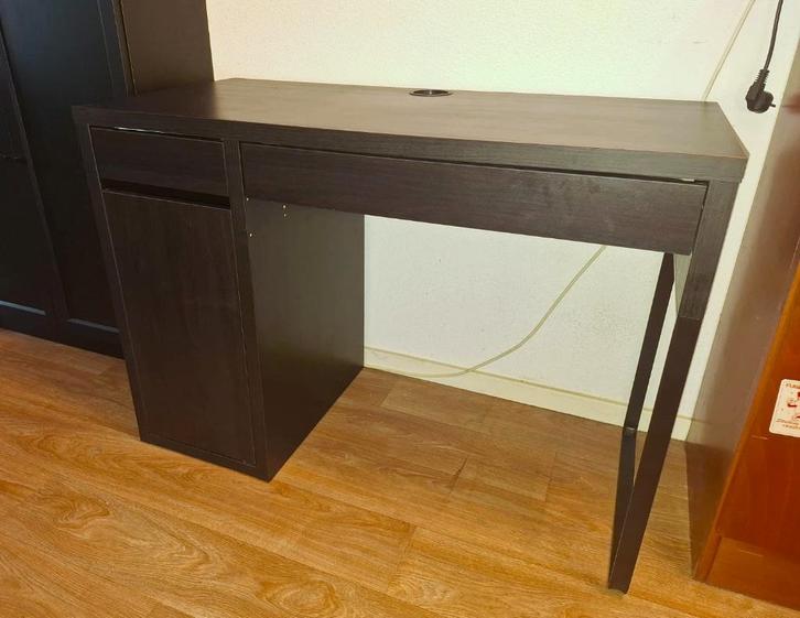 Zwart bureau; compact met opbergruimte (105x50cm), Huis en Inrichting, Bureaus, Zo goed als nieuw, Bureau, Ophalen
