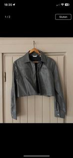 Nieuw en erg mooi kort PU jasje van Melting Stockholm mt L., Kleding | Dames, Jasjes, Kostuums en Pakken, Ophalen of Verzenden