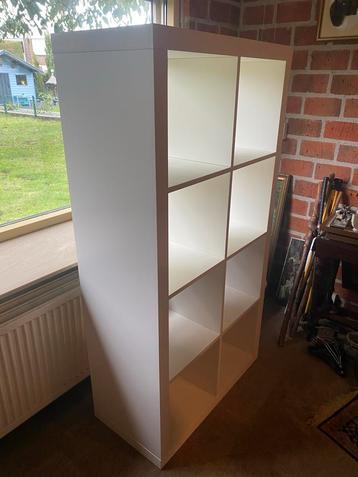 Witte open kast met 6 vakken beschikbaar voor biedingen