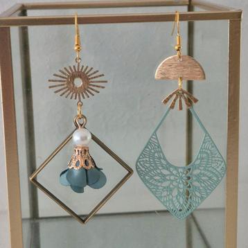 Asymmetrische oorbellen (rvs) - pastel groen /Goud beschikbaar voor biedingen