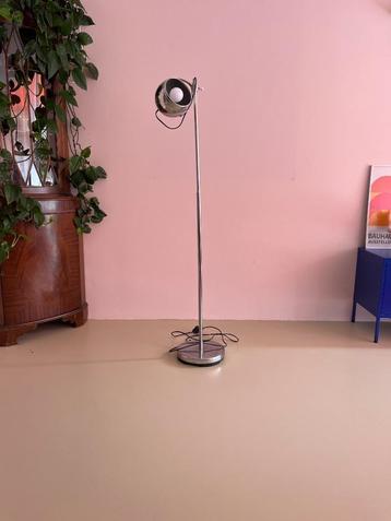 Vintage Eye-Ball Vloerlamp – Chroom – Verstelbare Spotkop beschikbaar voor biedingen