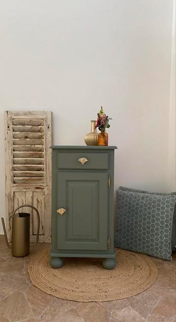 Nachtkastje/ Brocante nachtkastje/ Vintage nachtkastje beschikbaar voor biedingen