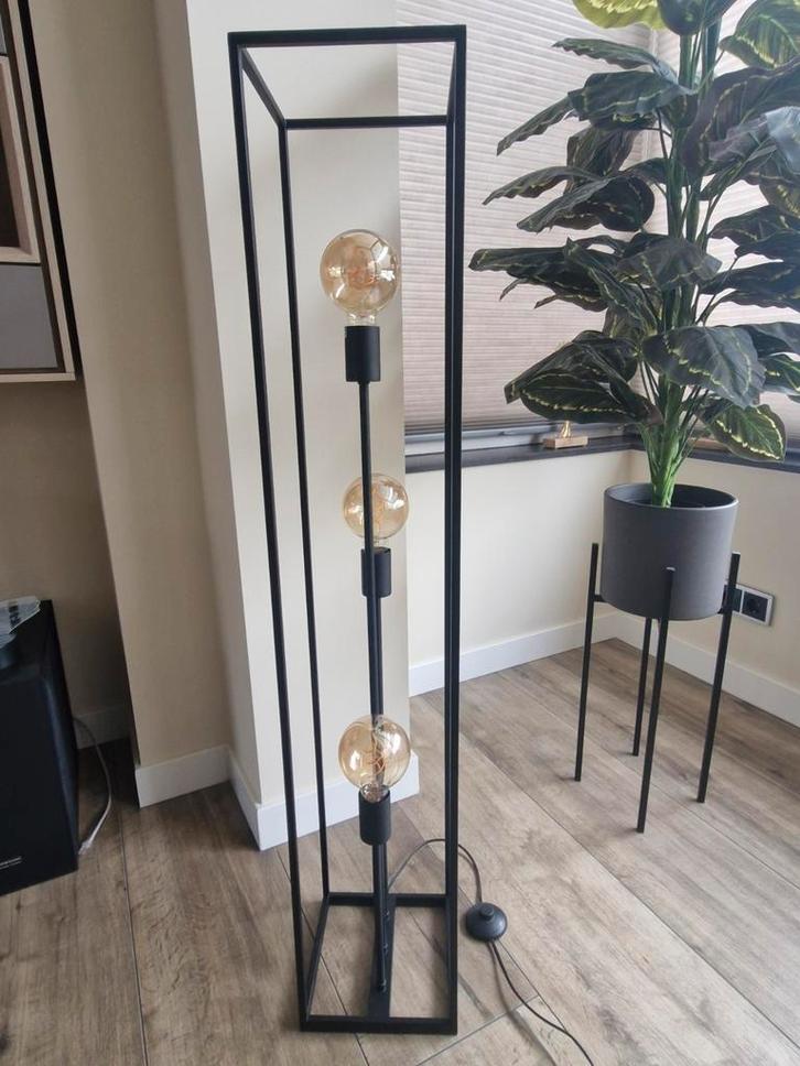 Moderne Zwarte Vloerlamp met 3 Lampen, Huis en Inrichting, Lampen | Vloerlampen, Zo goed als nieuw, 100 tot 150 cm, Metaal, Ophalen