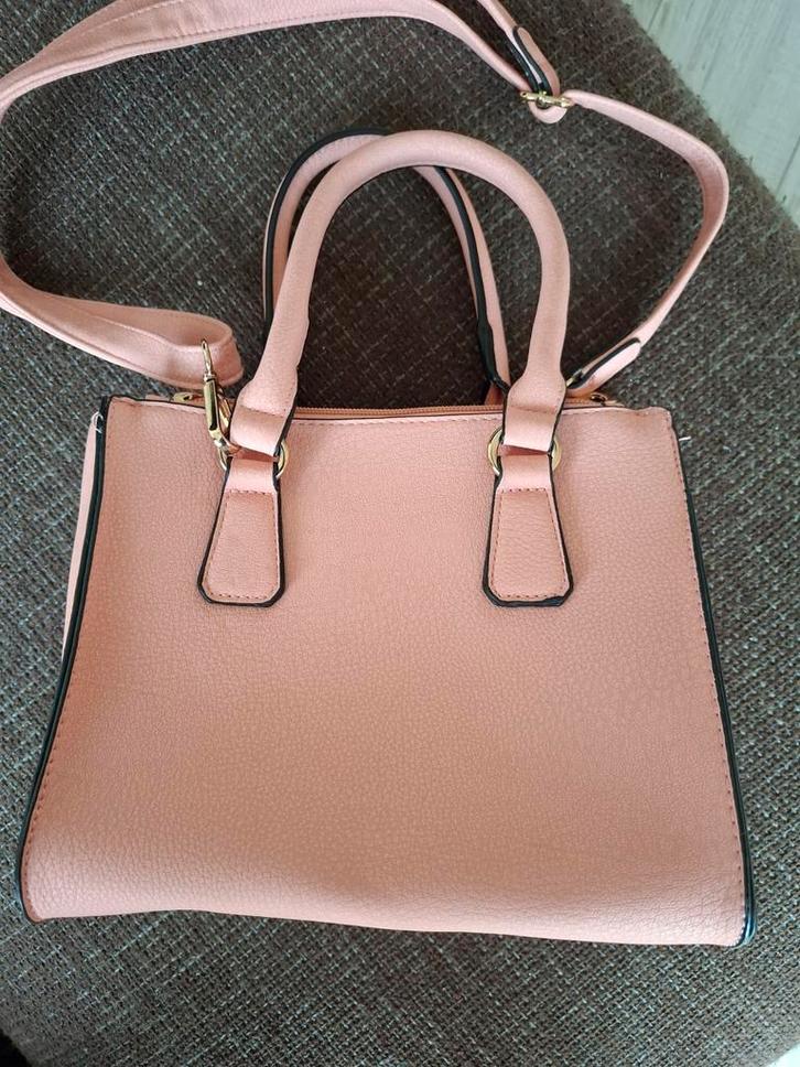 Zalmroze handtas in zeer goede staat, Sieraden, Tassen en Uiterlijk, Tassen | Damestassen, Zo goed als nieuw, Handtas, Ophalen of Verzenden