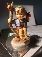 Hummeltje Jongentje in Appelboom, Verzamelen, Beelden en Beeldjes, Ophalen of Verzenden, Zo goed als nieuw, Hummel