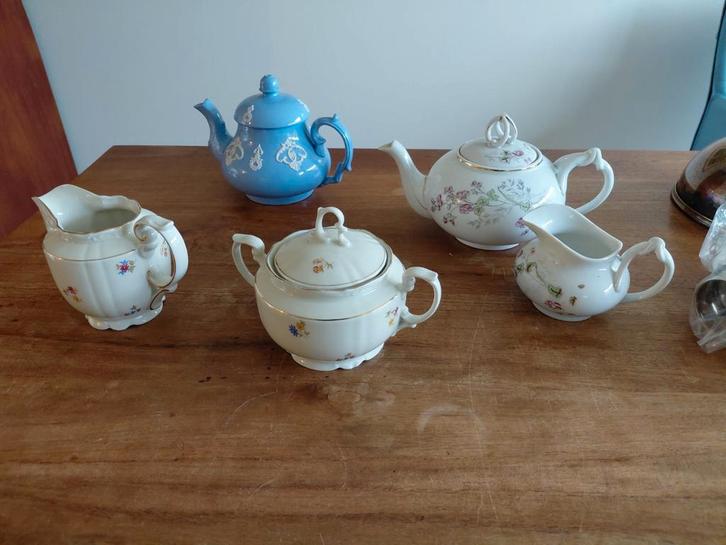 Diverse theepotjes en melkkannetjes, Antiek en Kunst, Antiek | Servies compleet, Ophalen
