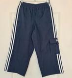 ADIDAS Broek, donkerblauw met zijstrepen. Mt.176. Nieuw!, Broek, Adidas, Ophalen of Verzenden, Zo goed als nieuw