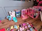 Barbie badkamer huis en kleding, Kinderen en Baby's, Speelgoed | Poppen, Ophalen of Verzenden, Zo goed als nieuw, Barbie