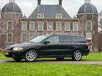 Volvo V70 2.5 T Aut 2003 Zwart, Auto's, Volvo, 1566 kg, 1800 kg, Beige, Geïmporteerd