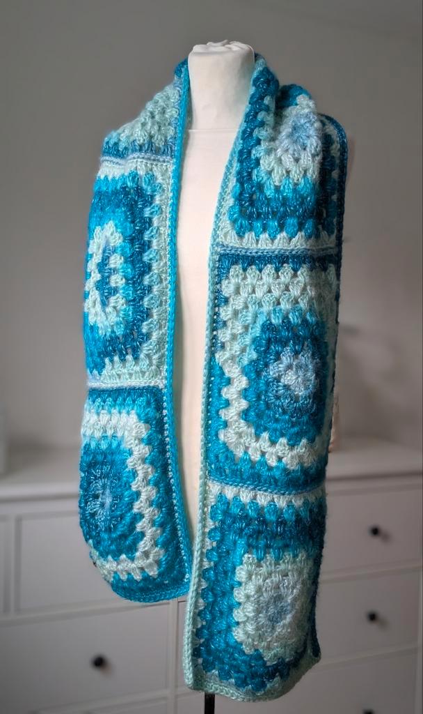 Mooie ijsblauwe sjaal, Kleding | Dames, Mutsen, Sjaals en Handschoenen, Nieuw, Sjaal, Maat 38/40 (M), Ophalen of Verzenden