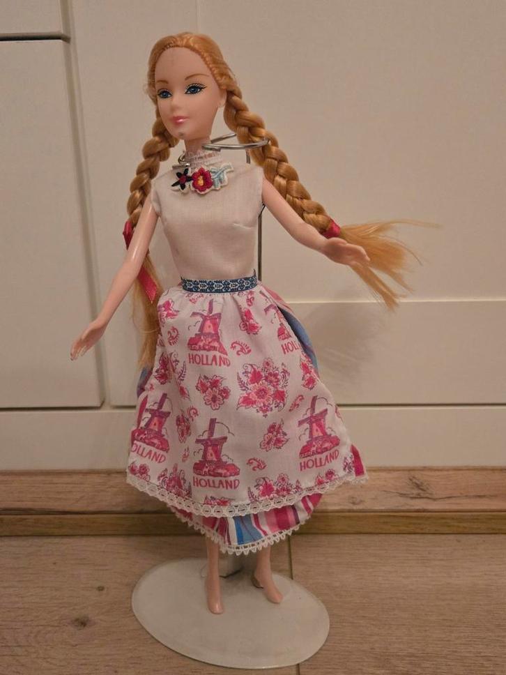 Vintage Dutch Barbie 1995 – Verzamelpop, Verzamelen, Poppen, Zo goed als nieuw, Pop, Ophalen of Verzenden