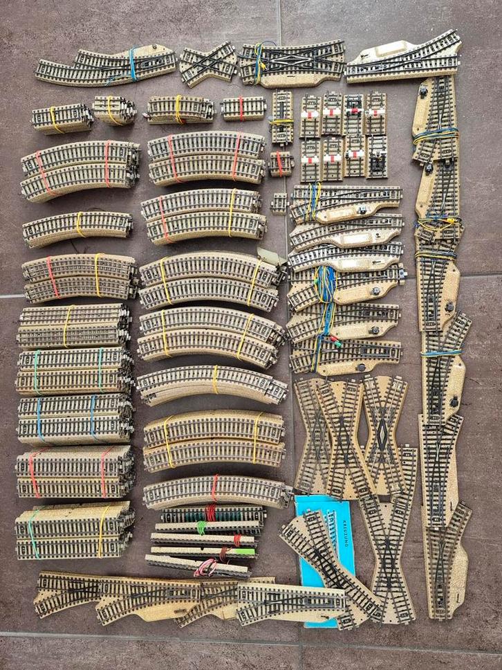 Grote partij Marklin rails 257 stuks, Hobby en Vrije tijd, Modeltreinen | H0, Gebruikt, Rails, Wisselstroom, Märklin, Ophalen
