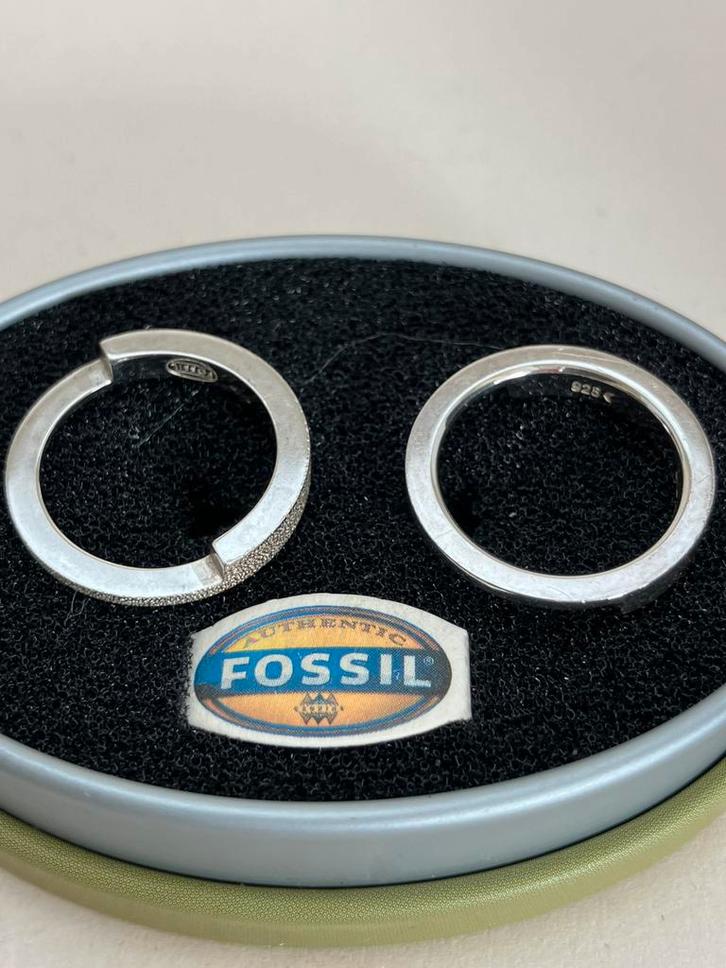Zilveren dubbelring van Fossil, Sieraden, Tassen en Uiterlijk, Ringen, Zo goed als nieuw, Dame, Kleiner dan 17, Zilver, Ophalen of Verzenden