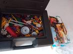 Knex met koffer en enkele boekjes, Ophalen, Zo goed als nieuw, Jongen of Meisje