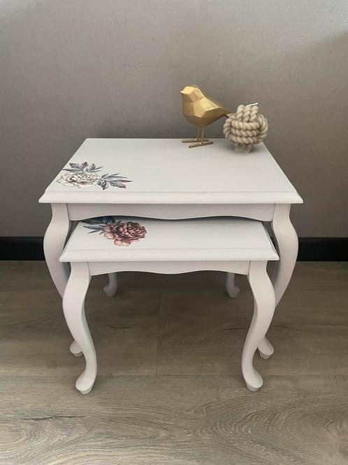 Gerestylde bijzettafeltjes side table bijzettafel brocante, Huis en Inrichting, Tafels | Sidetables, Zo goed als nieuw, 25 tot 50 cm