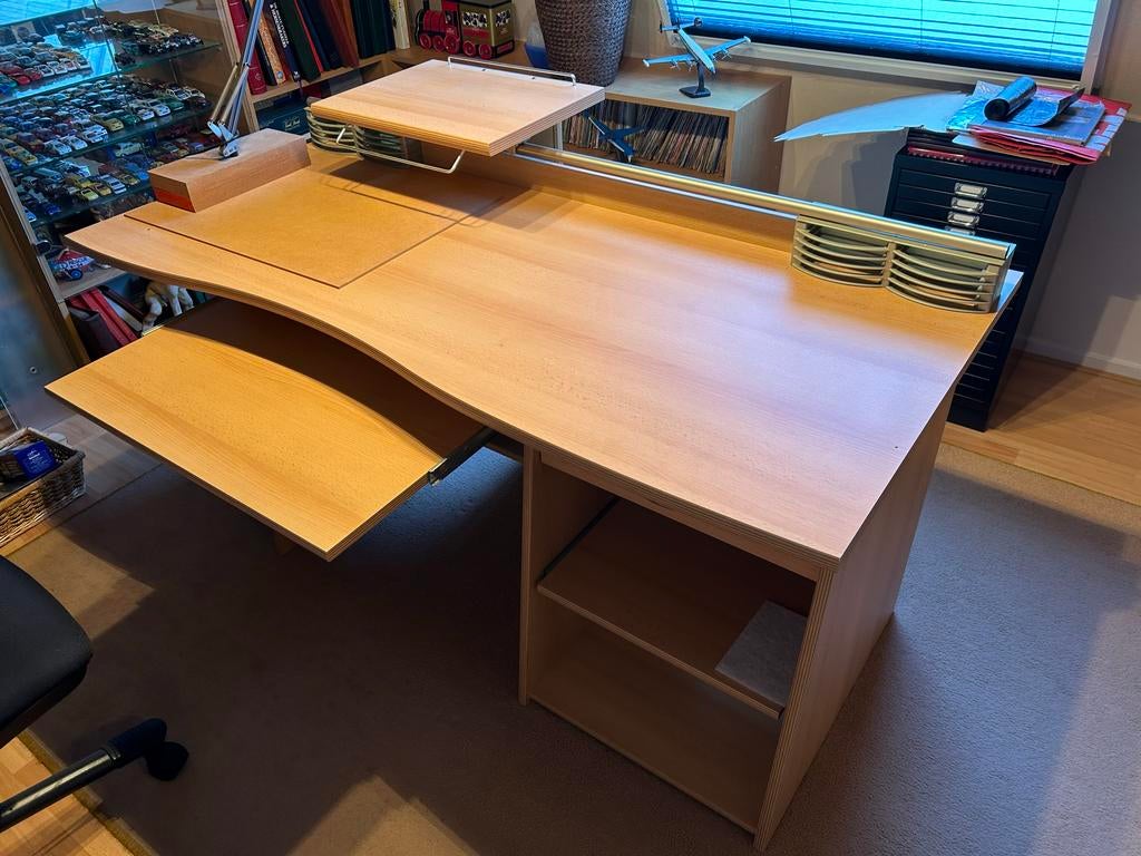 Houten Bureau met Uitschuifplank, Ophalen, Gebruikt