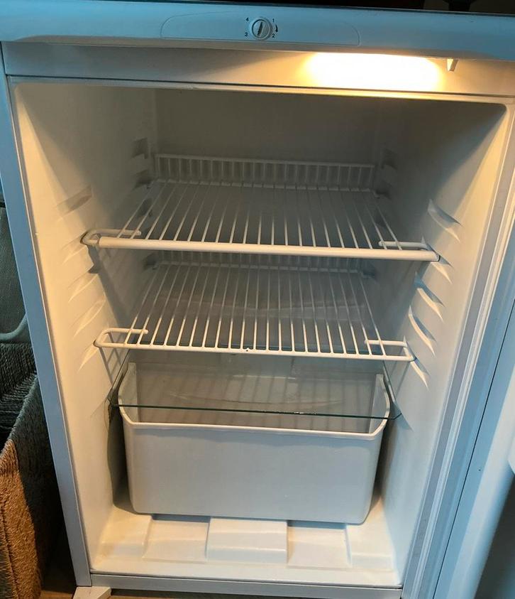 Goed werkende koelkast tafelmodel, Witgoed en Apparatuur, Vriezers en Diepvrieskisten, Gebruikt, Vrijstaand, Minder dan 85 cm