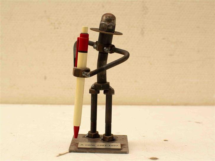 Vintage metalen moeren en bouten kunstwerken 37917, Verzamelen, Beelden en Beeldjes, Gebruikt, Ophalen of Verzenden
