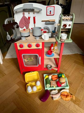 Superleuk compact keukentje met mixer en espressomachine beschikbaar voor biedingen