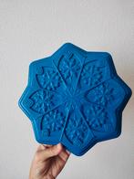 Nordic Ware Frozen 2 Sweet snowflakes bakvorm aluminium bla, Ophalen of Verzenden, Zo goed als nieuw, Taarten, Bakvorm