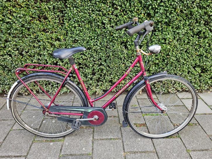 Rode Gazelle Damesfiets met drie versnellingen, Fietsen en Brommers, Fietsen | Dames | Damesfietsen, Gebruikt, Gazelle, Versnellingen