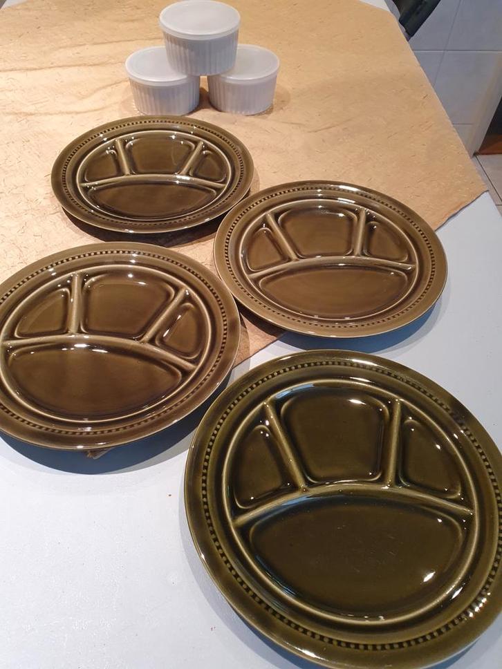 Fondue Borden Set + Sausbakjes met Deksel, Huis en Inrichting, Keuken | Servies, Zo goed als nieuw, Aardewerk, Ophalen of Verzenden