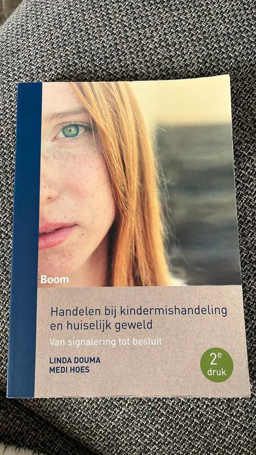 Handelen bij kindermishandeling en huiselijk geweld, Boeken, Politiek en Maatschappij, Zo goed als nieuw, Maatschappij en Samenleving