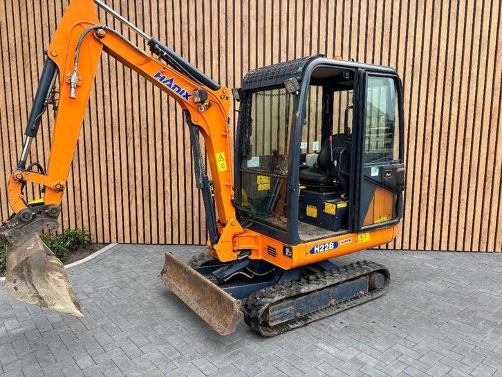 Hanix H22B graafmachine (bj 2010), Zakelijke goederen, Machines en Bouw | Kranen en Graafmachines, Graafmachine