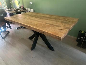 Mango houten kruispoot tafel beschikbaar voor biedingen