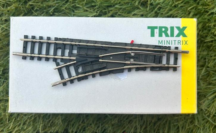 Minitrix 14951 N rails - Handwissel links 24, Hobby en Vrije tijd, Modeltreinen | N-Spoor, Zo goed als nieuw, Wagon, Gelijkstroom